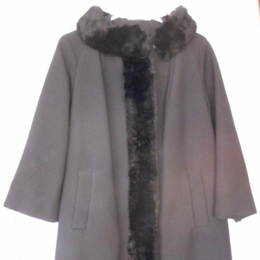 Vintage Black Coat Fully Lined Fur Collar Coat